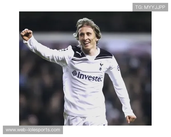 莫德里奇绝杀后跪地庆祝，40岁传奇再创纪录