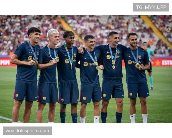 聚焦新一代“古典前腰”:英超的麦迪逊与西甲的佩德里,在不同体系下的生存